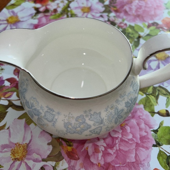 Royal Doulton Meadow Mist Creamer - Picture 4 of 12
